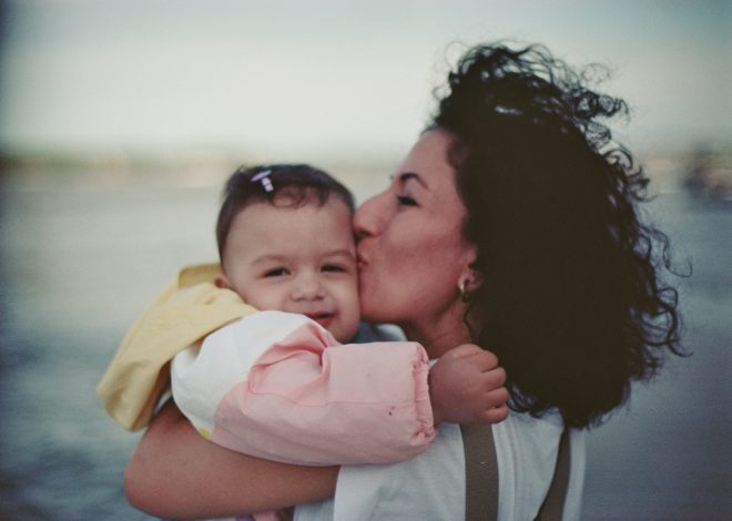 Mitä äitienpäivälahjaksi 2026? Yli 50 lahjaideaa äidille