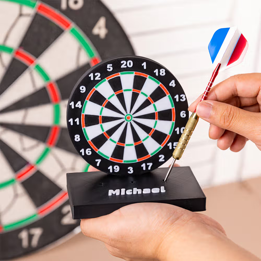 Henkilökohtainen 3D painettu Dartboard kuvio Dart haltija teksti ja pohja pitämiseen 3 tikkaa Desk Decor syntymäpäivälahja Dart ystäville